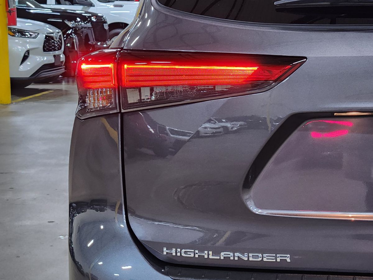 2022 Toyota Highlander XLE - Photo 20