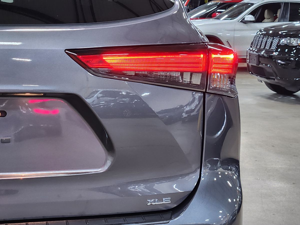 2022 Toyota Highlander XLE - Photo 22