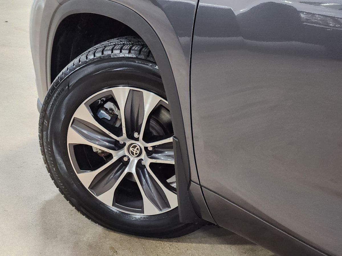 2022 Toyota Highlander XLE - Photo 23
