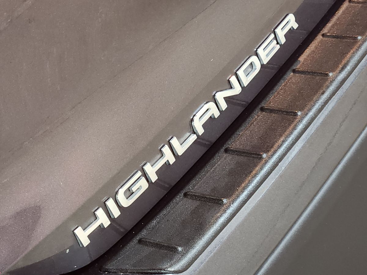 2022 Toyota Highlander XLE - Photo 25