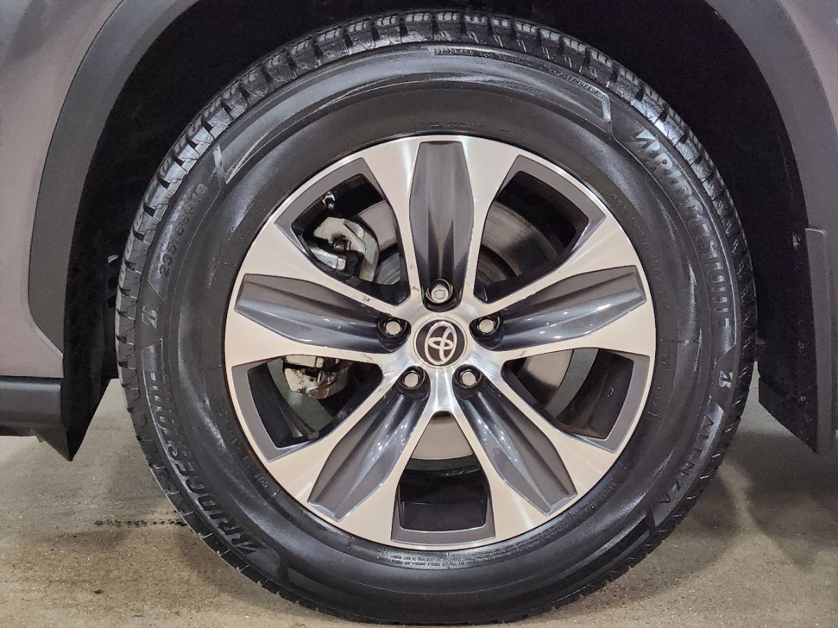 2022 Toyota Highlander XLE - Photo 28