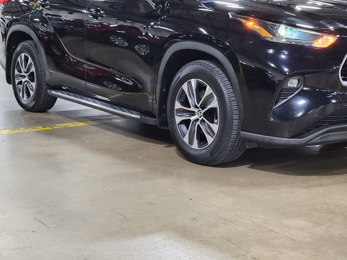 2022 Toyota Highlander XLE - Photo 16
