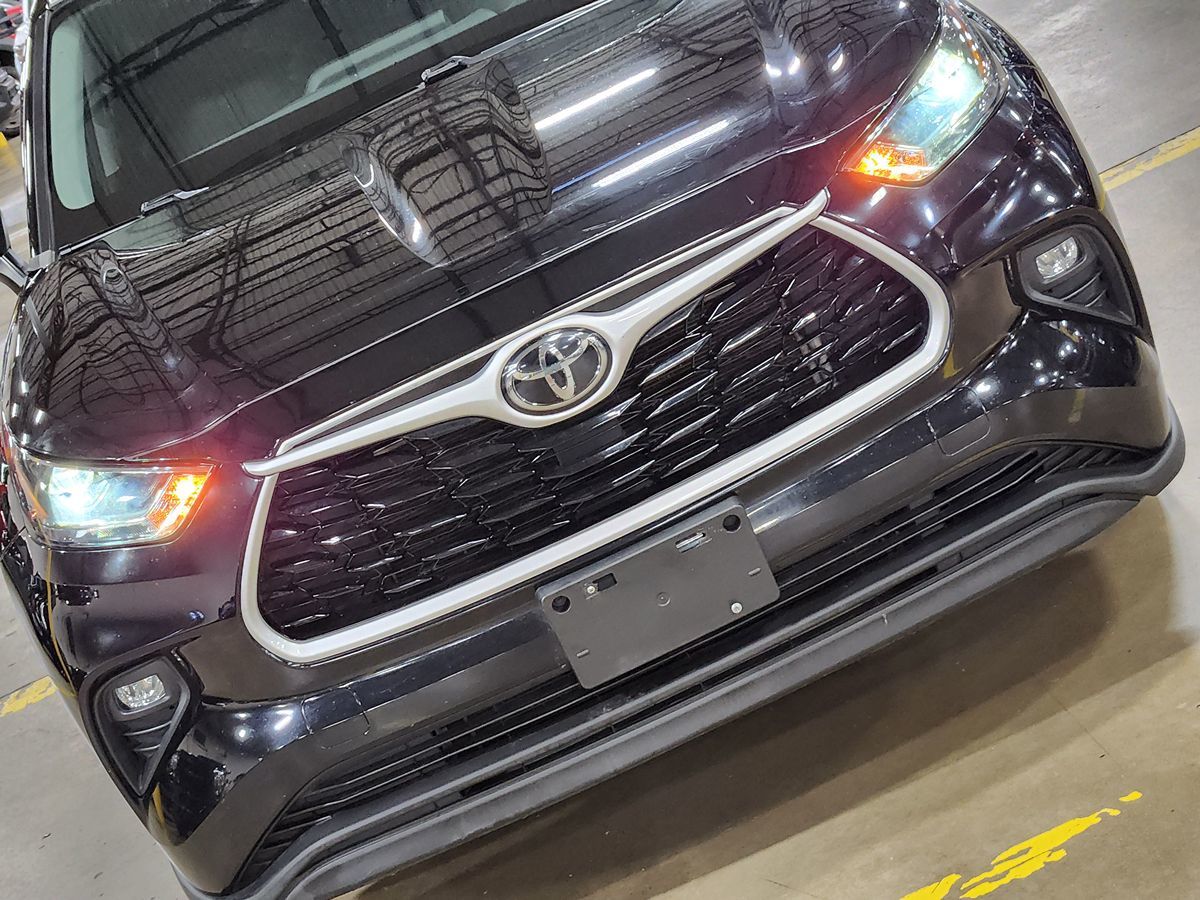 2022 Toyota Highlander XLE - Photo 19