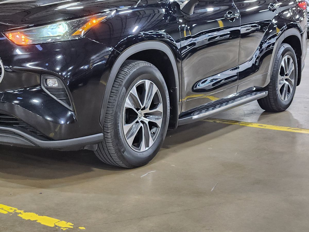 2022 Toyota Highlander XLE - Photo 17