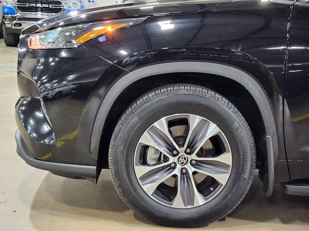 2022 Toyota Highlander XLE - Photo 5