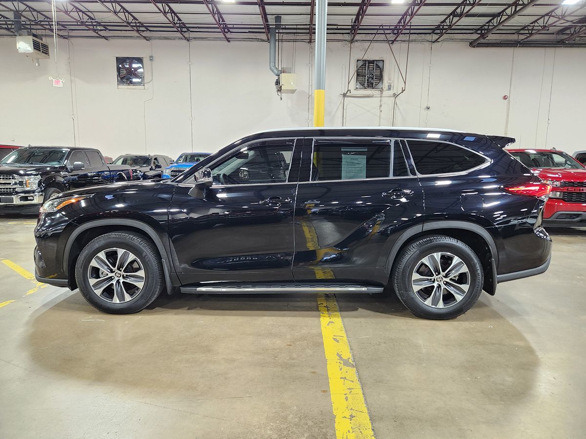 2022 Toyota Highlander XLE - Photo 7