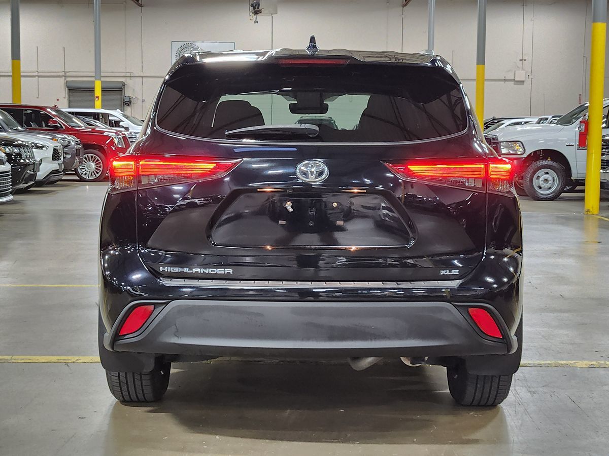 2022 Toyota Highlander XLE - Photo 10