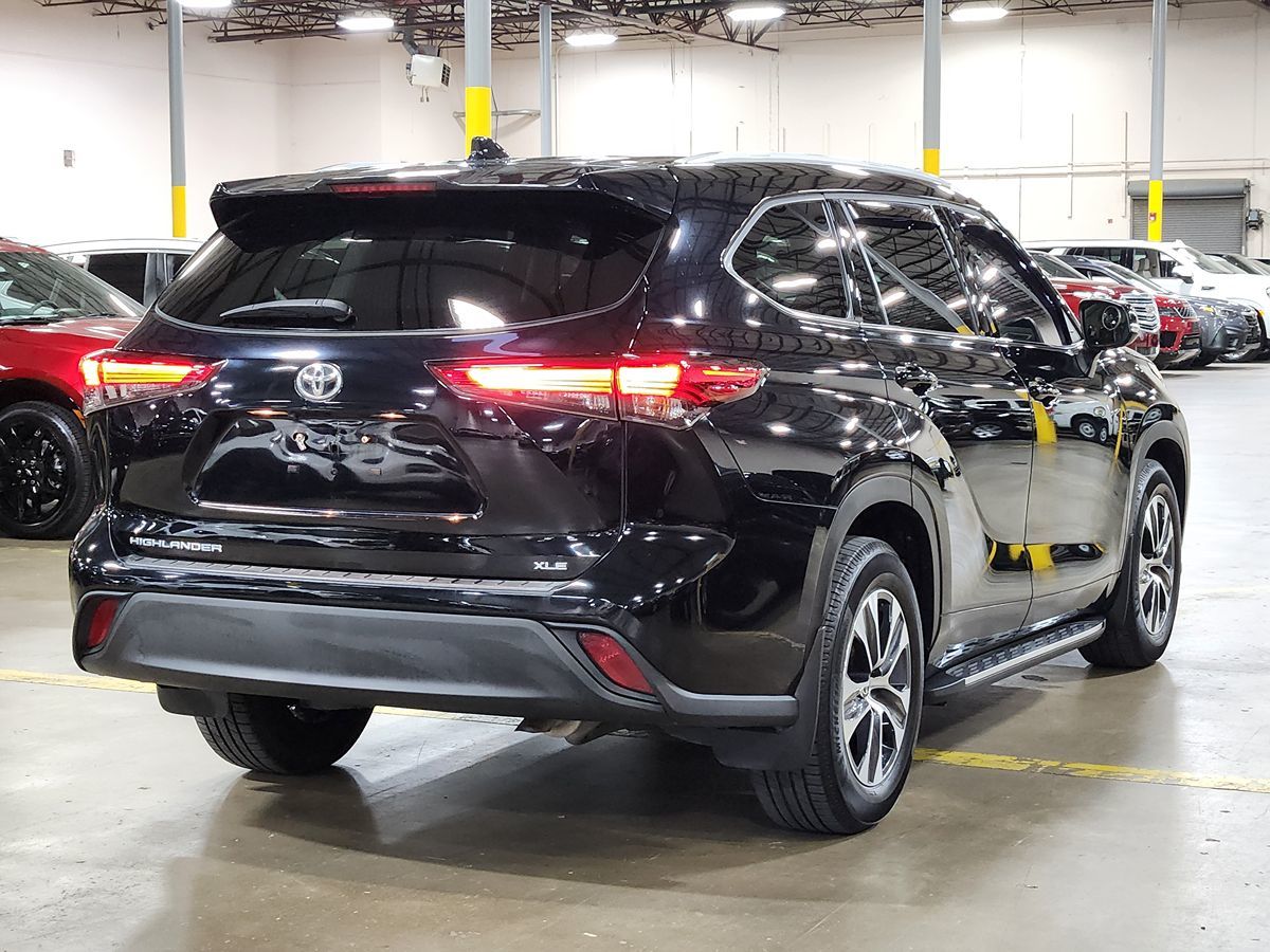 2022 Toyota Highlander XLE - Photo 8