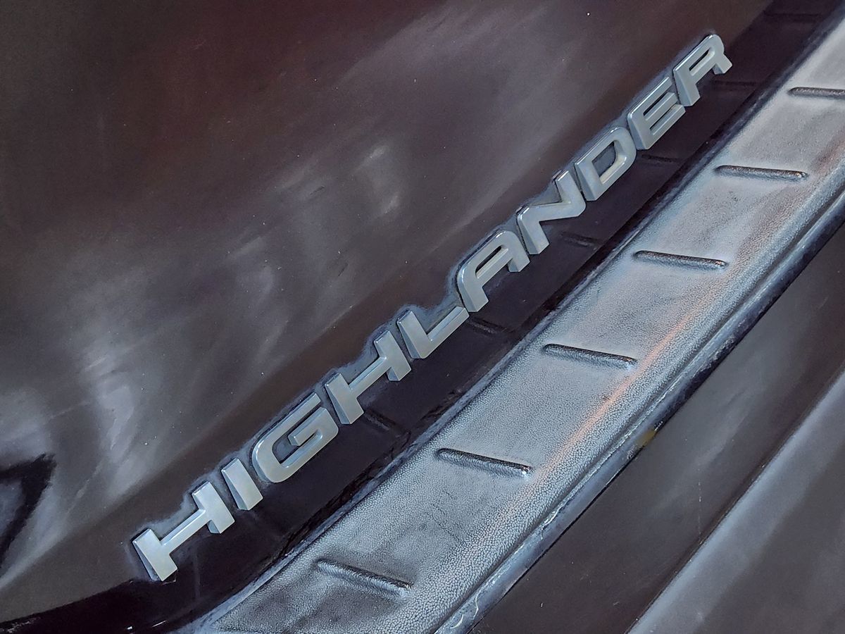 2022 Toyota Highlander XLE - Photo 25