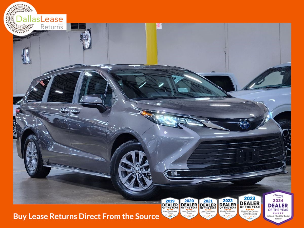 2022 Toyota Sienna XLE 8-Passenger Hybrid FWD's photo