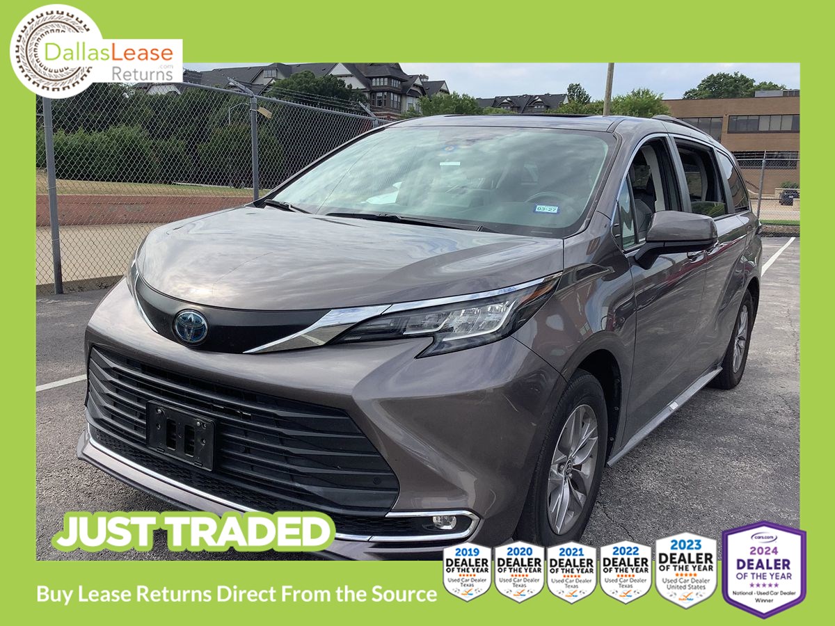 2022 Toyota Sienna XLE 8-Passenger Hybrid FWD's photo