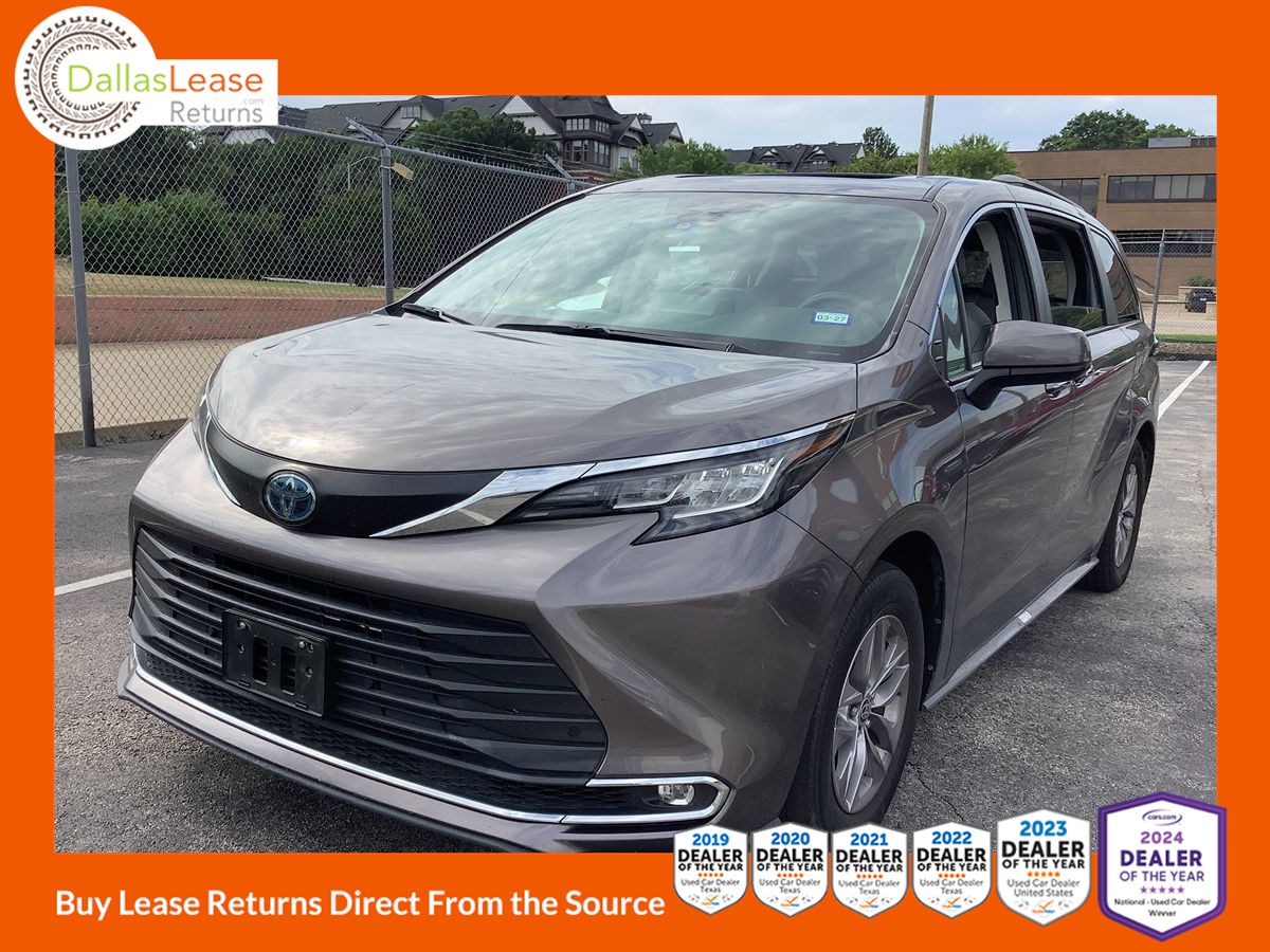 2022 Toyota Sienna XLE 8-Passenger Hybrid FWD's photo