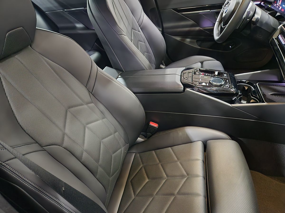 2024 BMW 5 Series 530i - Photo 31