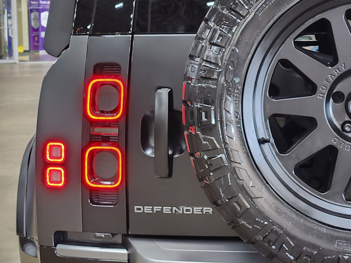 2022 Land Rover Defender Carpathian Edition - Photo 28