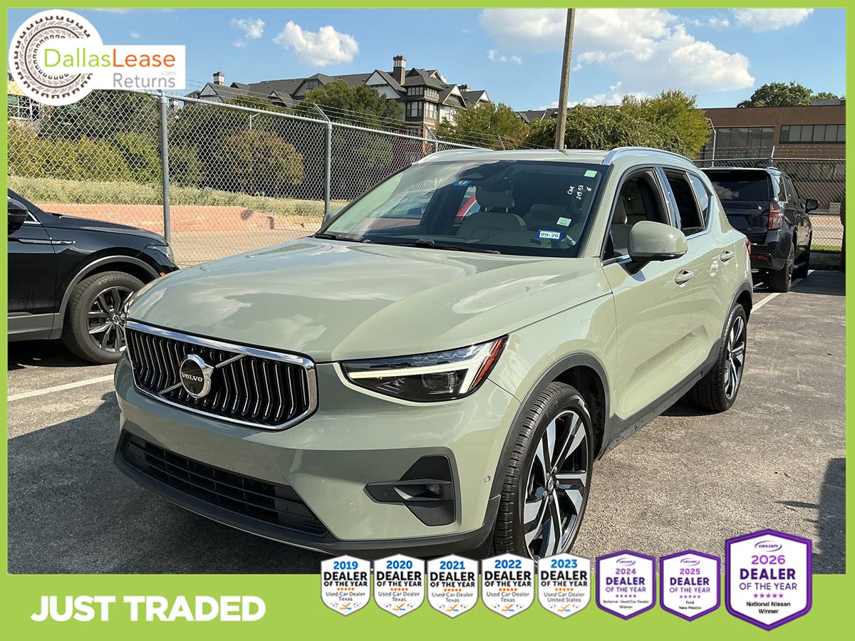2024 Volvo XC40 Plus Bright Theme
