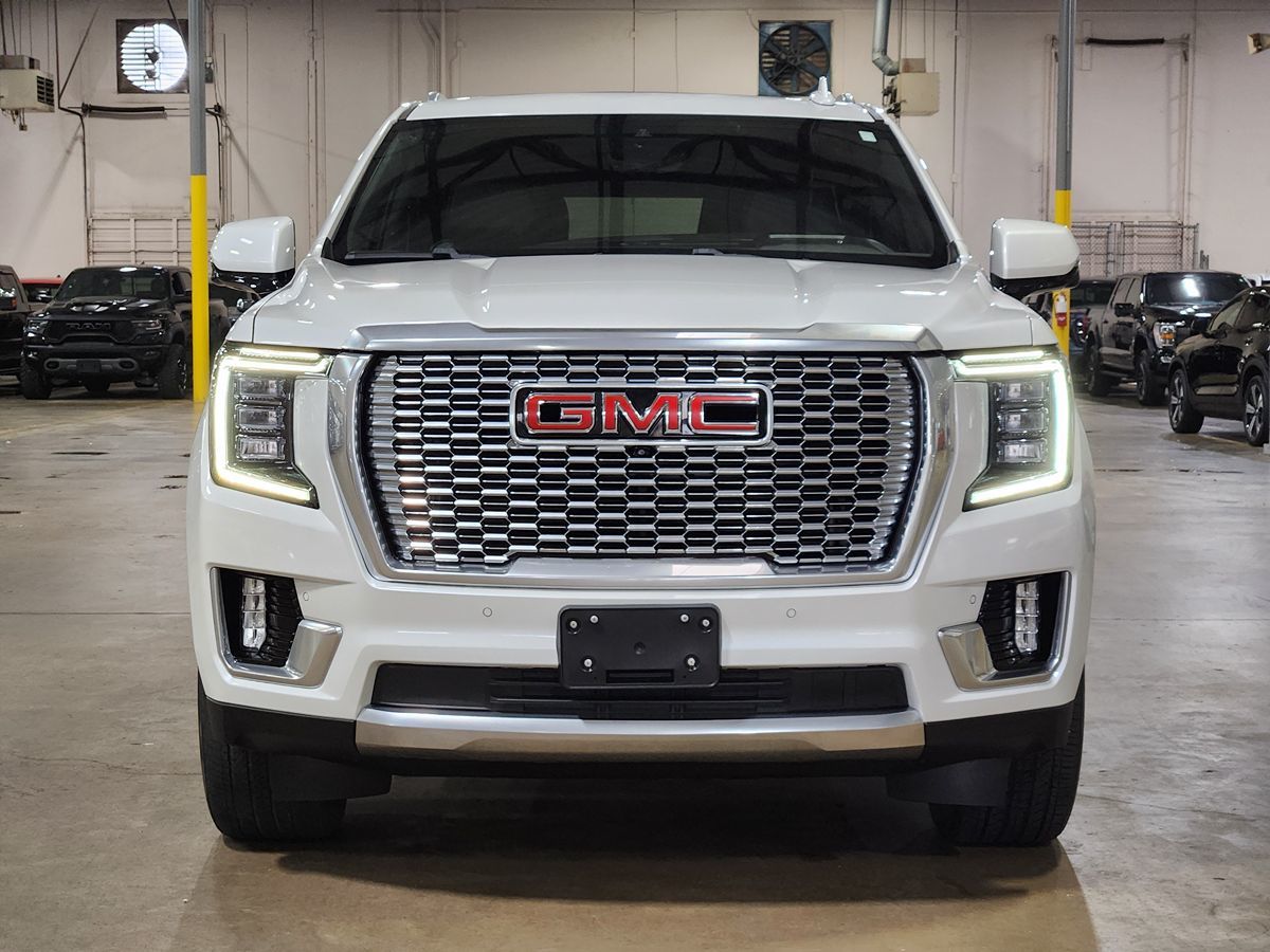 GMC Yukon photo 2