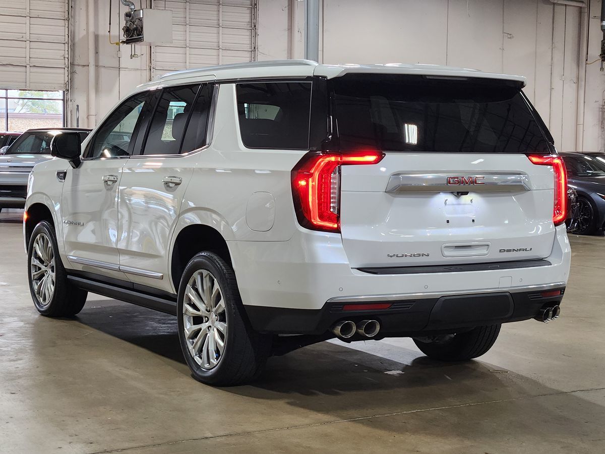 GMC Yukon photo 11