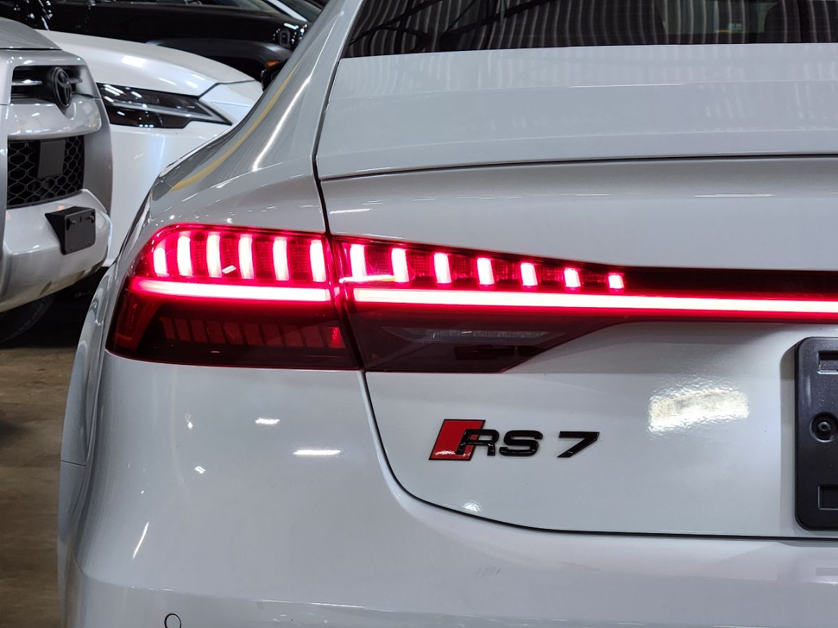 Audi RS 7 photo 20