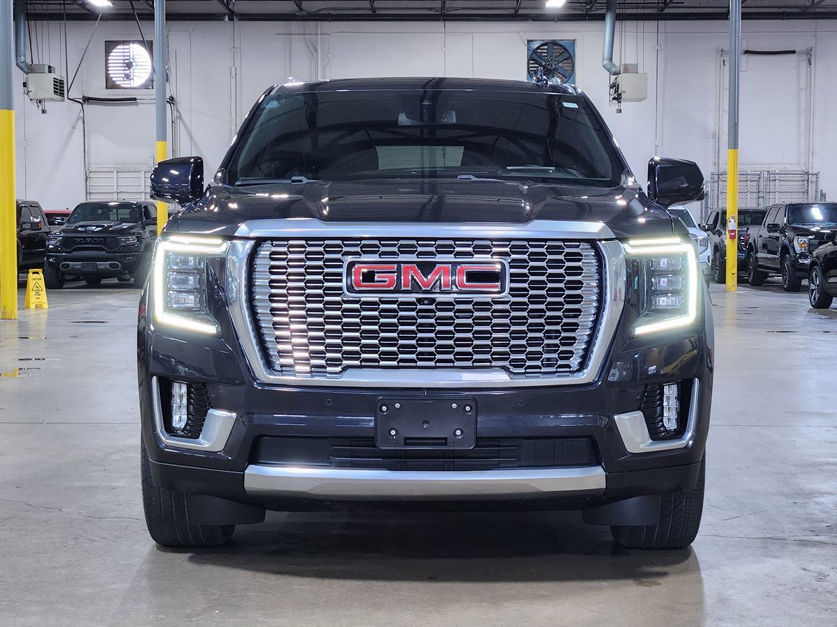 GMC Yukon photo 2