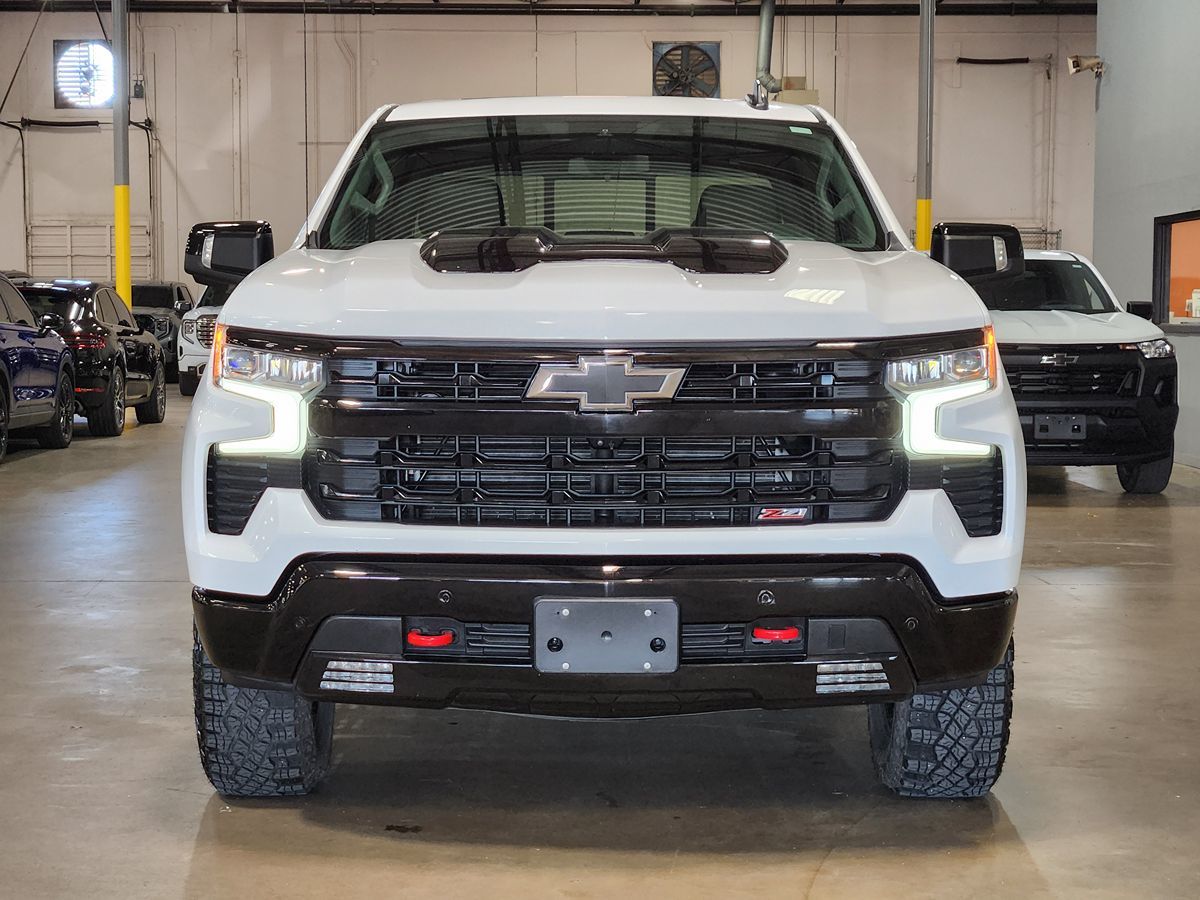 Chevrolet Silverado photo 2