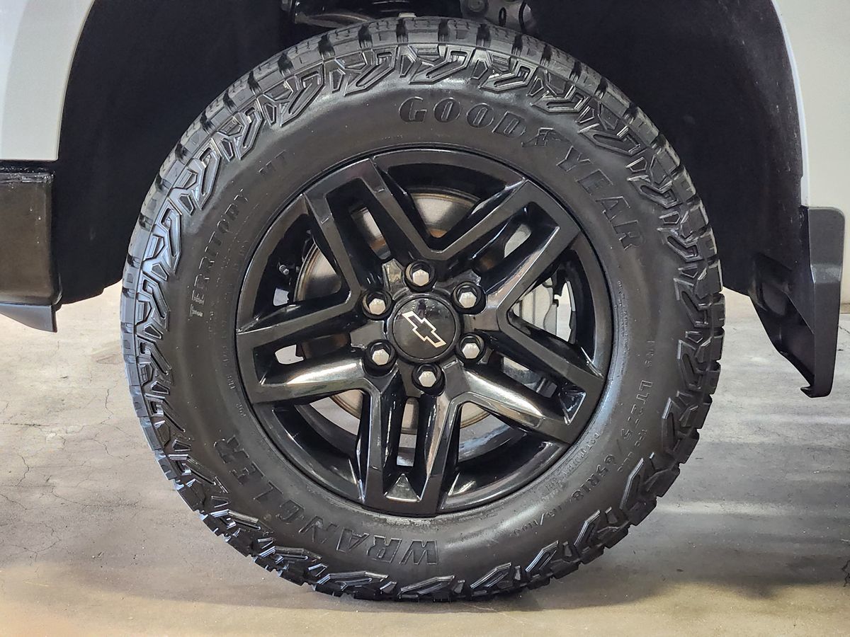 Chevrolet Silverado photo 28