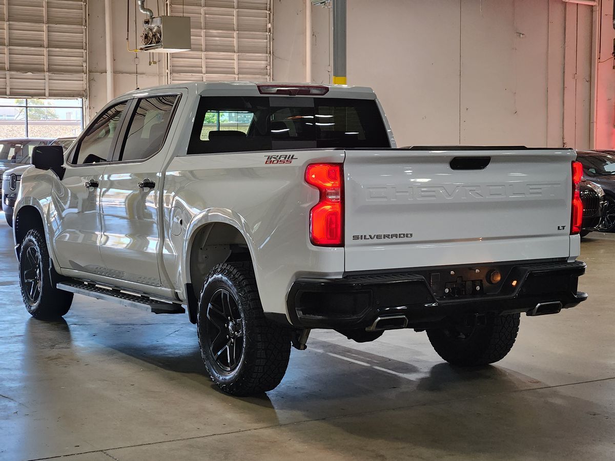 Chevrolet Silverado photo 11