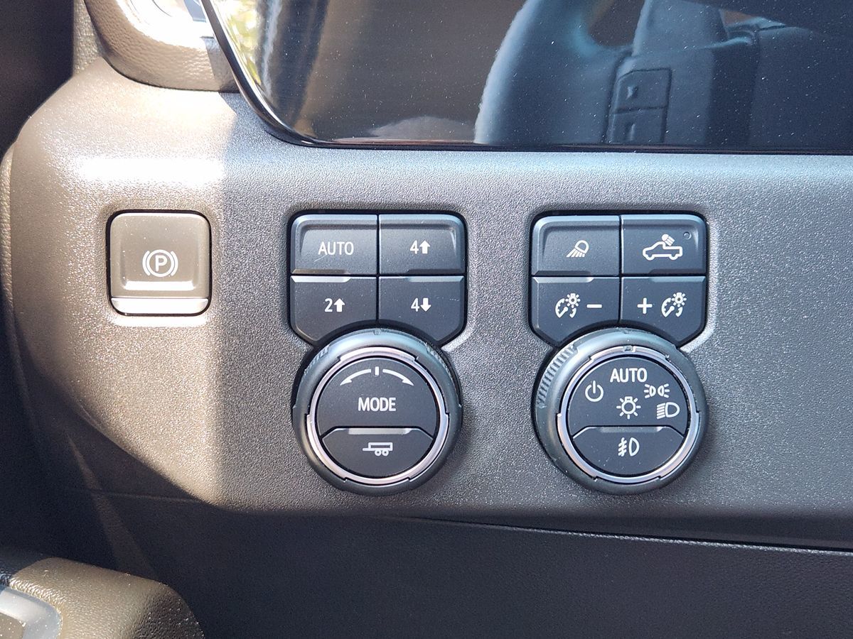 Chevrolet Silverado photo 42