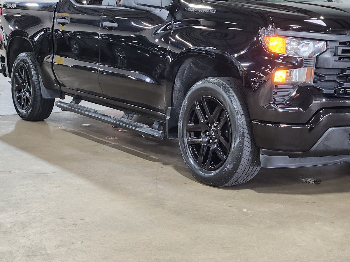 Chevrolet Silverado photo 16