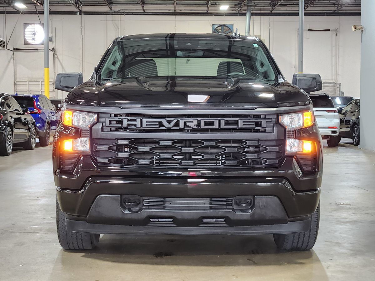 Chevrolet Silverado photo 2