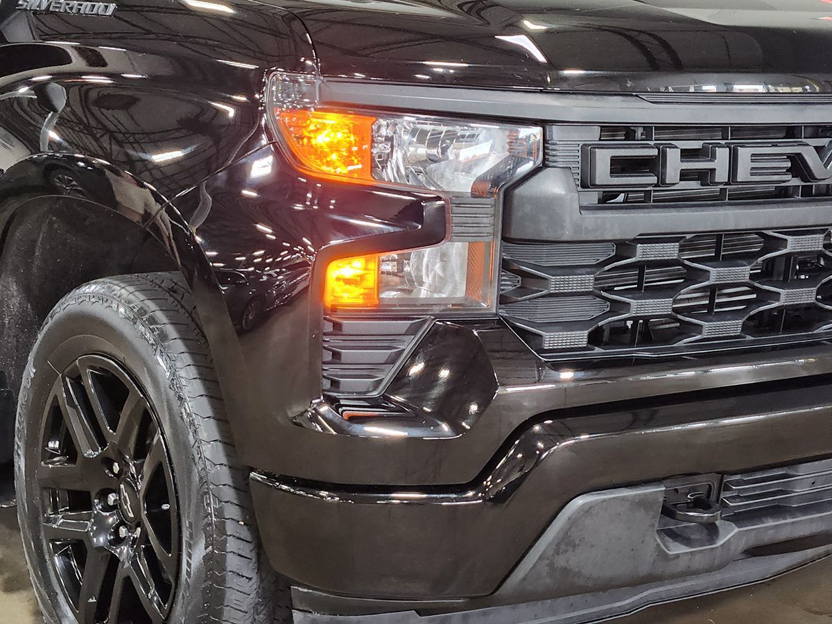 Chevrolet Silverado photo 13