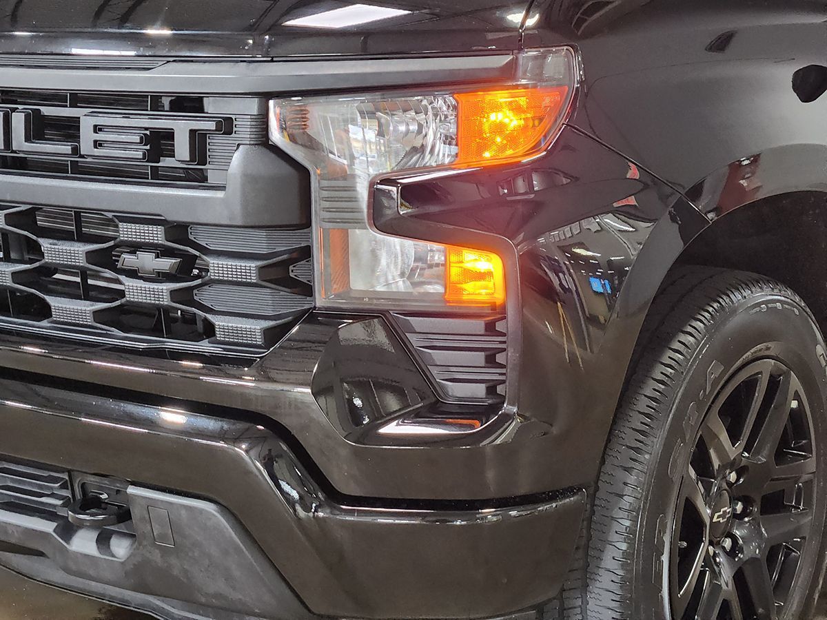 Chevrolet Silverado photo 14