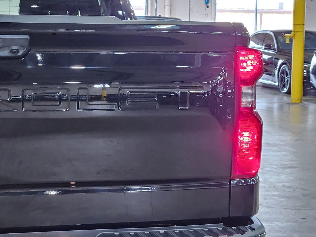 Chevrolet Silverado photo 22