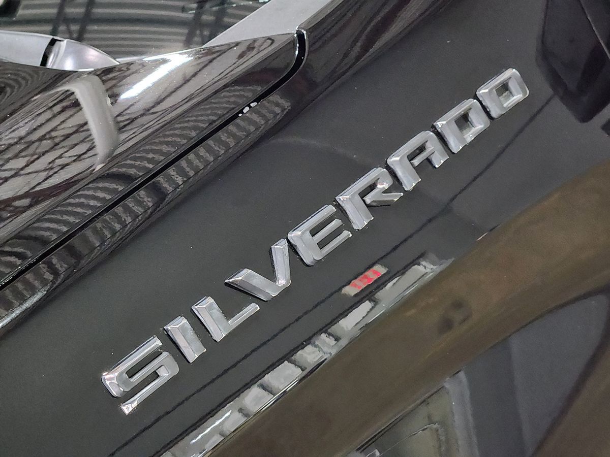 Chevrolet Silverado photo 25