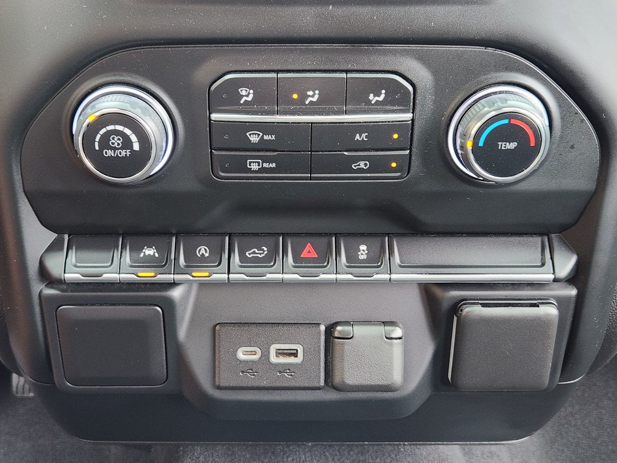 Chevrolet Silverado photo 37