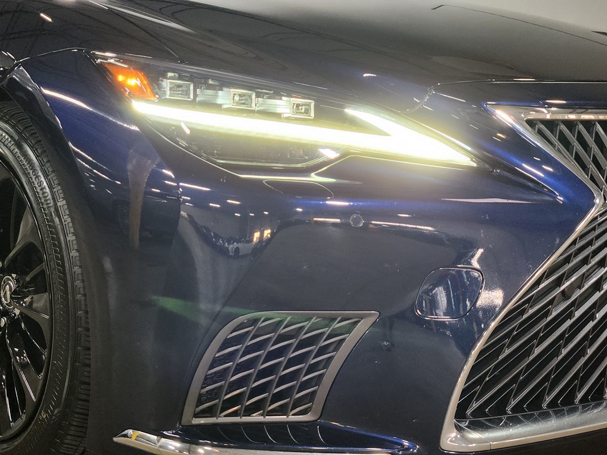 Lexus LS photo 13