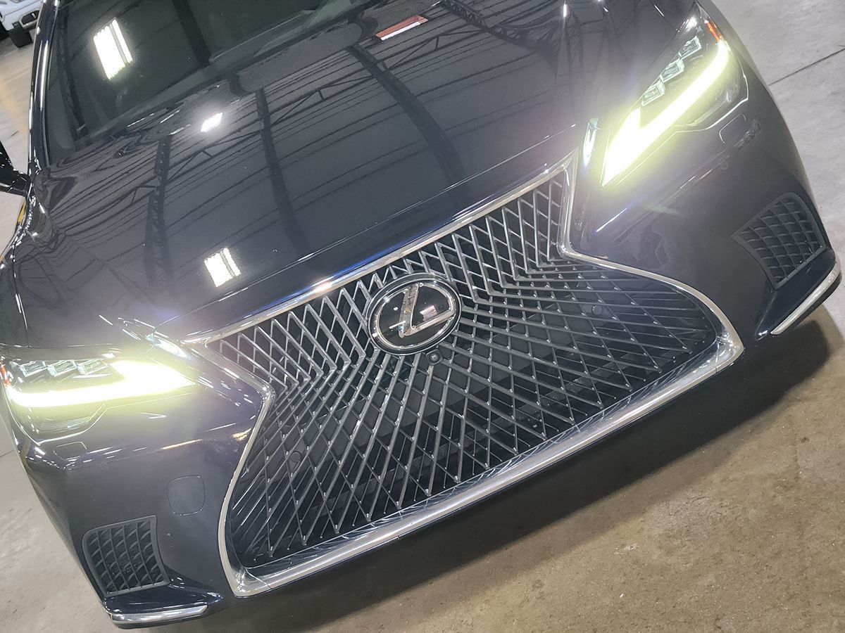 Lexus LS photo 19