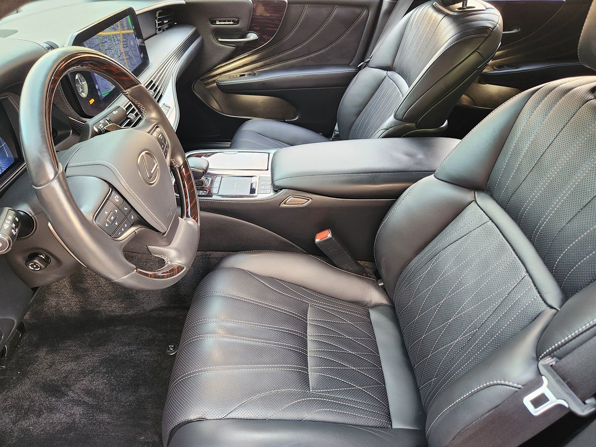 Lexus LS photo 29