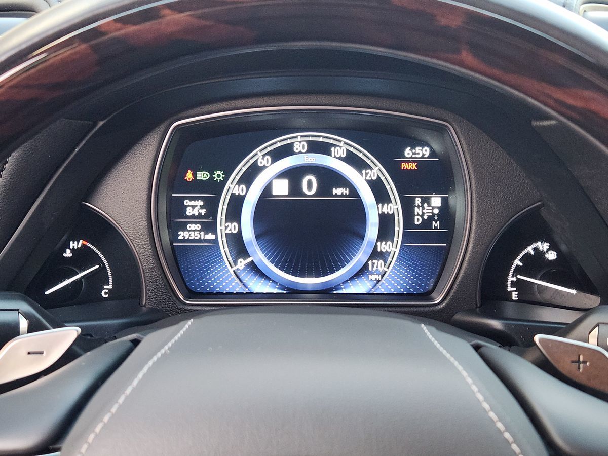 Lexus LS photo 34