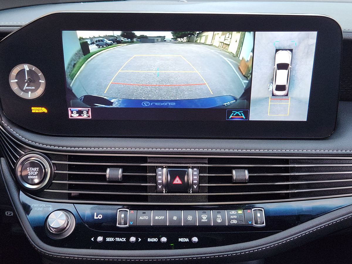 Lexus LS photo 36