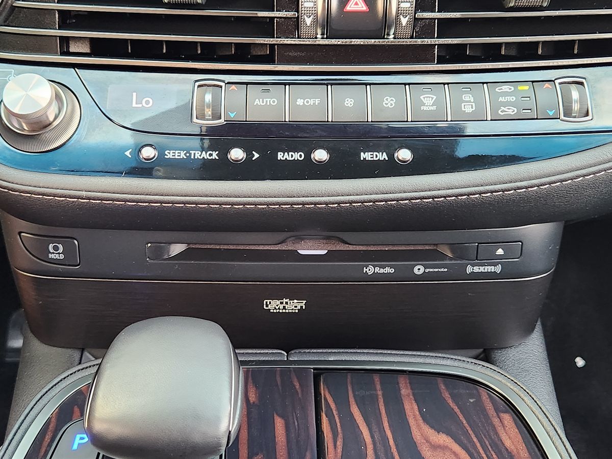 Lexus LS photo 37