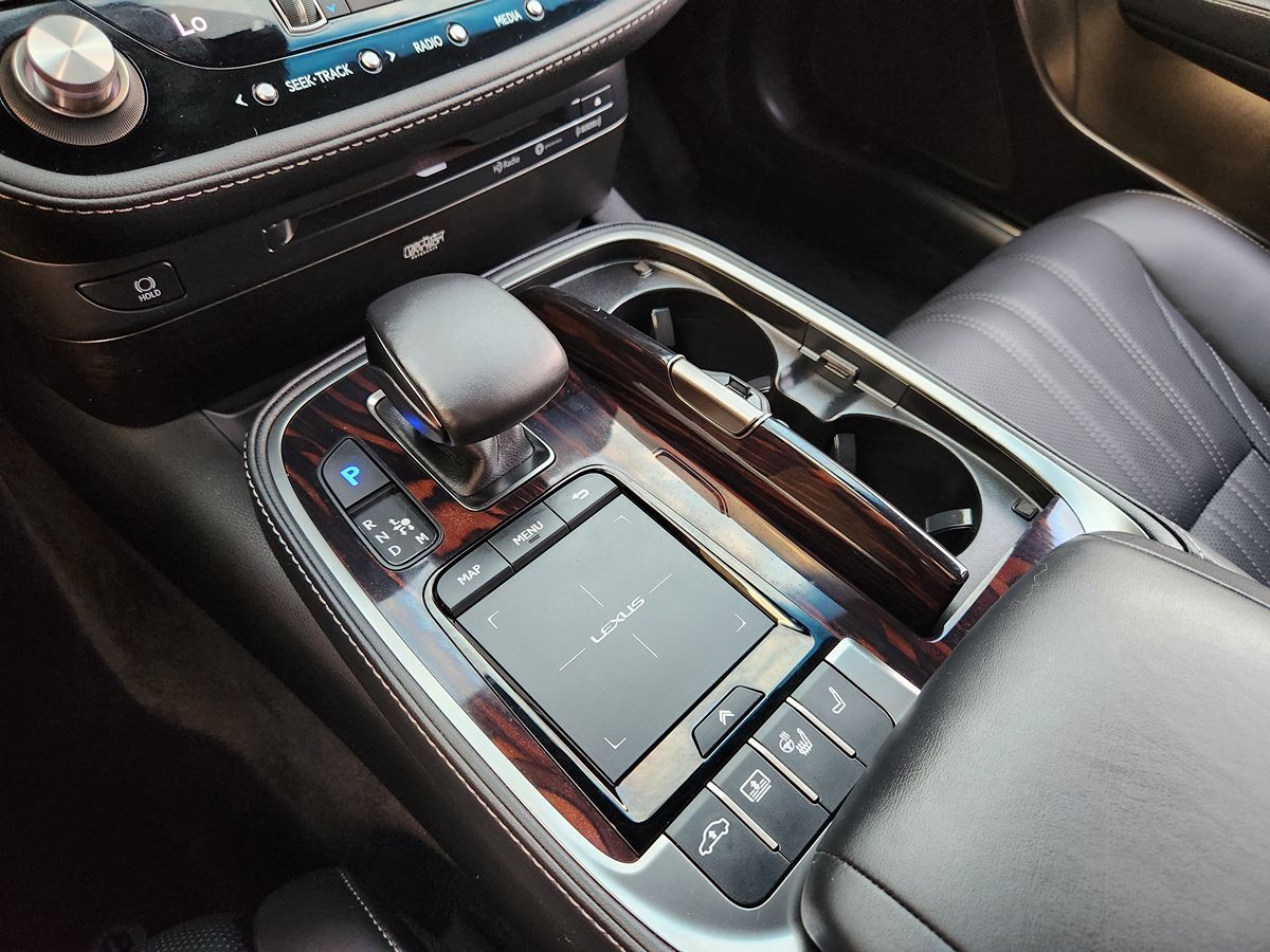 Lexus LS photo 38