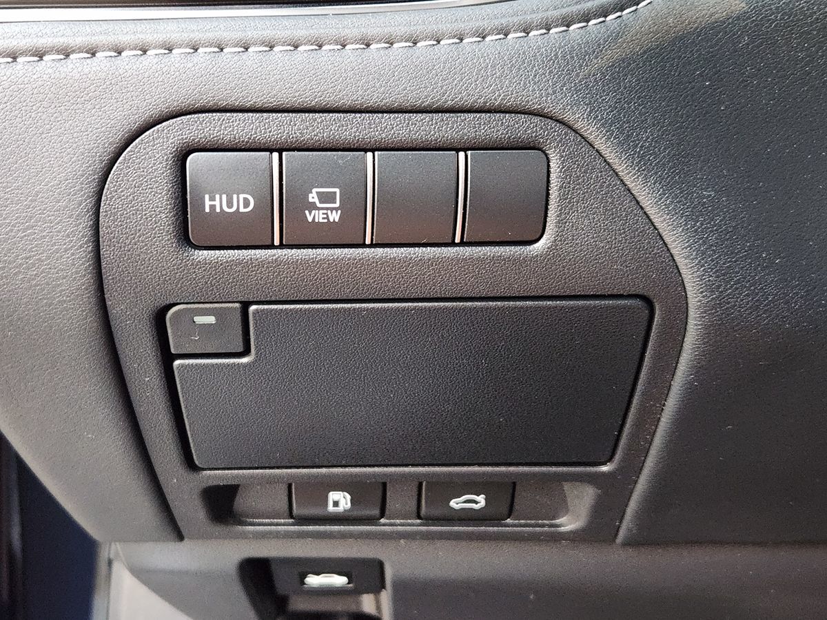 Lexus LS photo 40