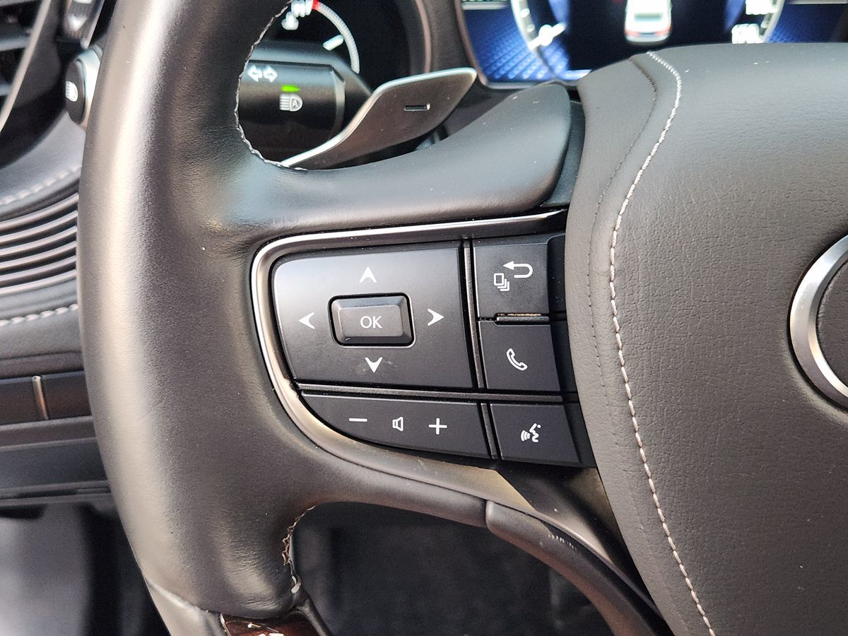 Lexus LS photo 47