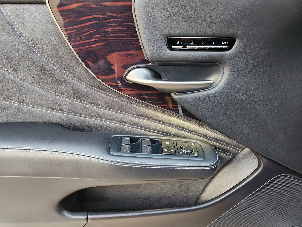 Lexus LS photo 41