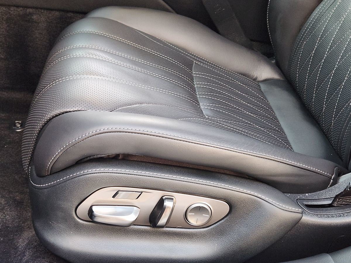 Lexus LS photo 43