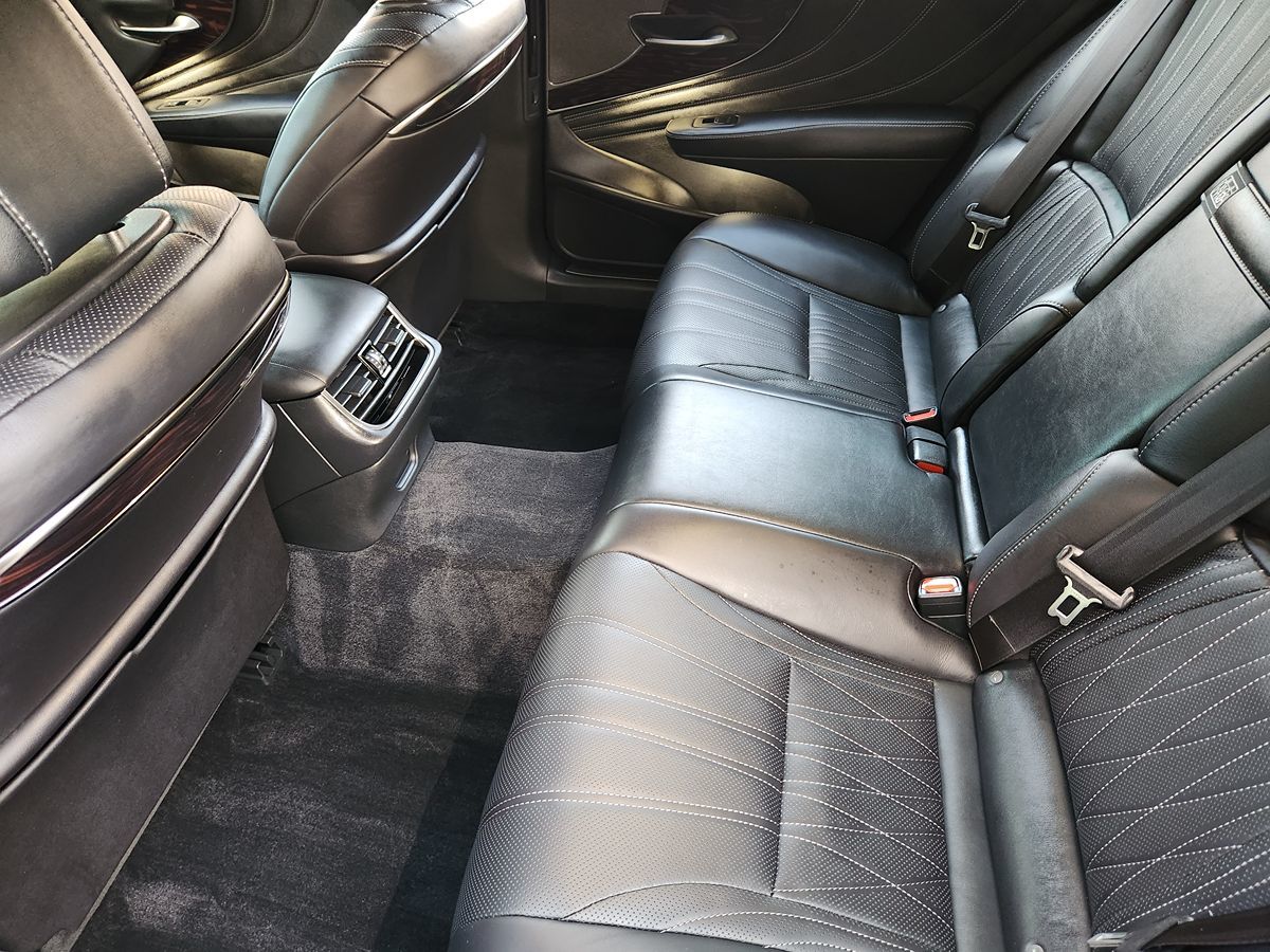 Lexus LS photo 52