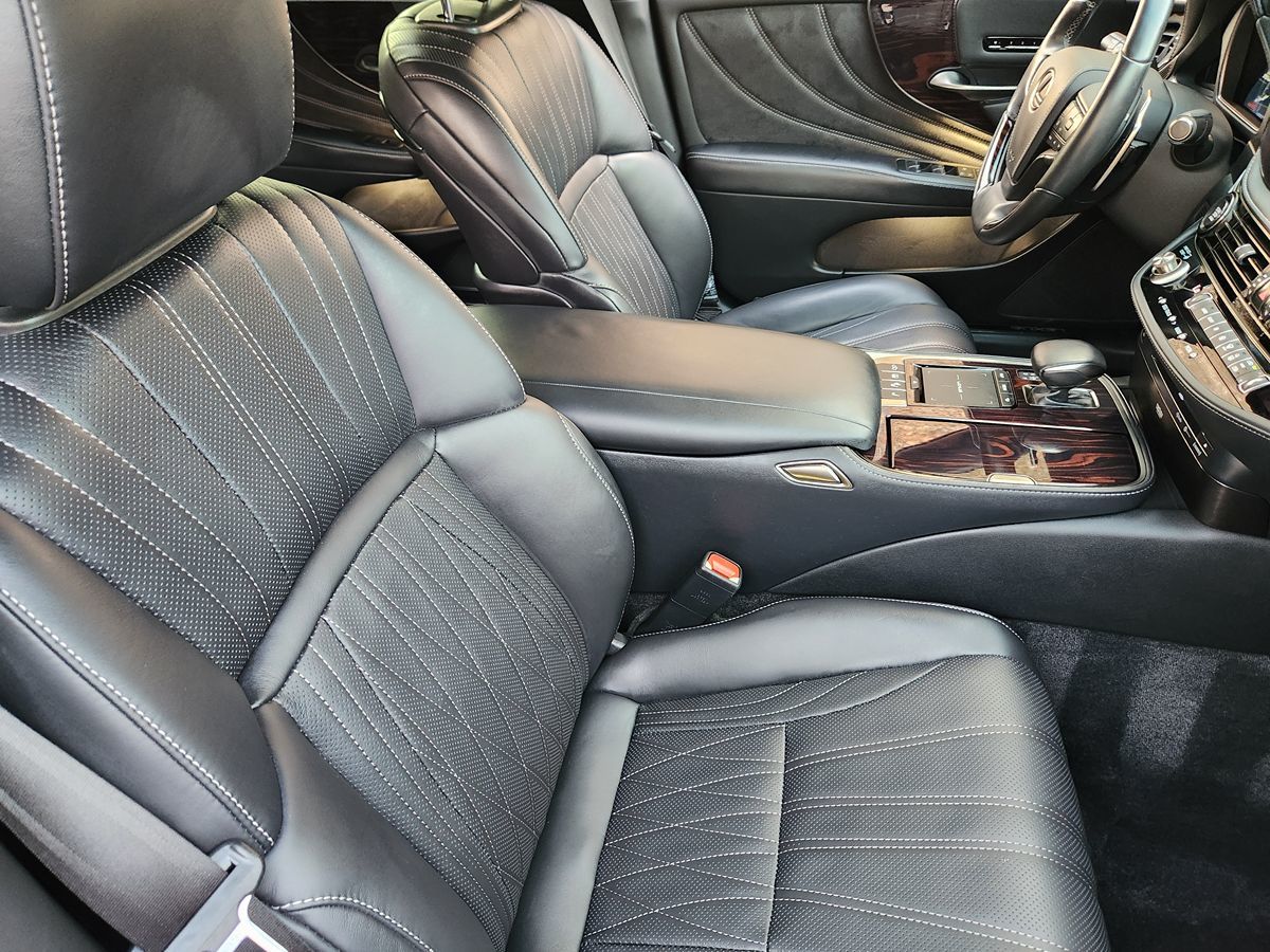 Lexus LS photo 31