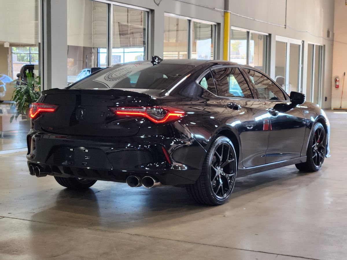 Acura TLX photo 8