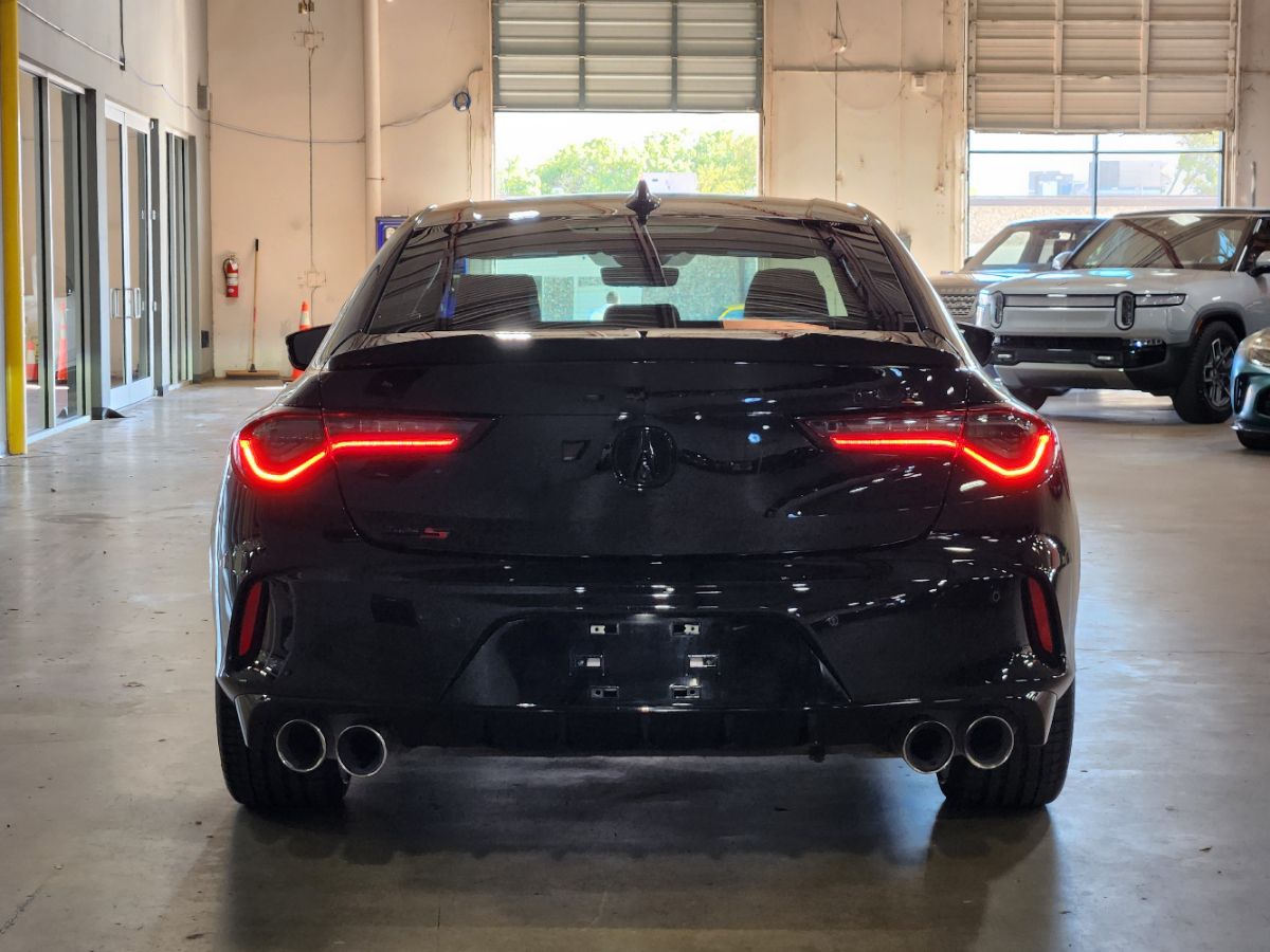 Acura TLX photo 9