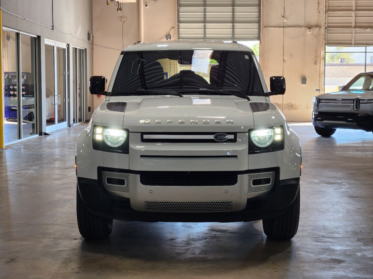 Land Rover Defender photo 2